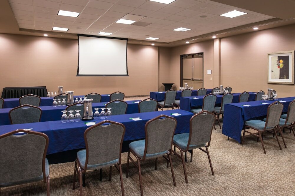 Фото Holiday Inn Ontario Airport, an Ihg Hotel