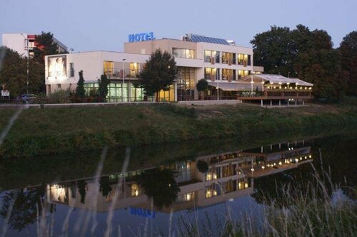 Гостиница Hotel River в Нитре