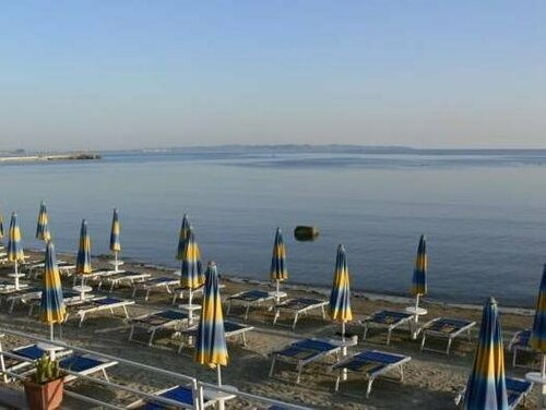 Внешний вид отеля Hotel Vivas в Дурресе, фото 2