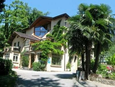 Гостиница Youth Hostel Lugano Savosa в Лугано