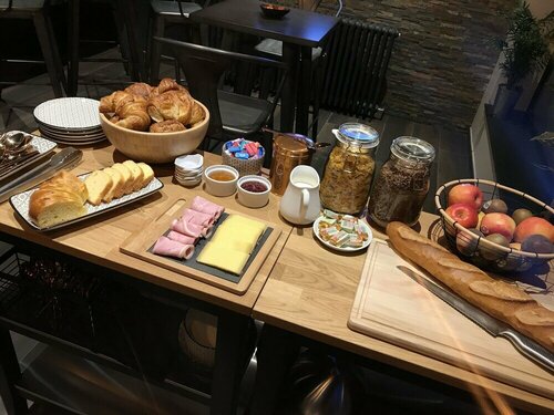 Гостиница H& xF4; tel du Lion d'Or в Шароле