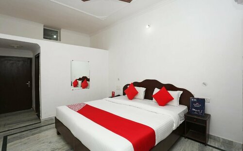 Oyo 25043 Hotel Karma