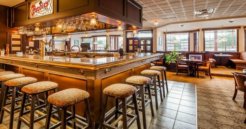 Гостиница Tower Inn and Suites в Квенеле
