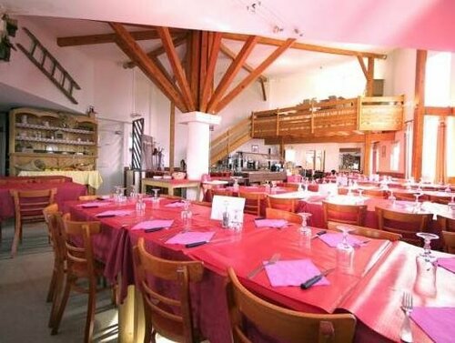 Гостиница Hôtel Les Ecrins в Лез-Оре