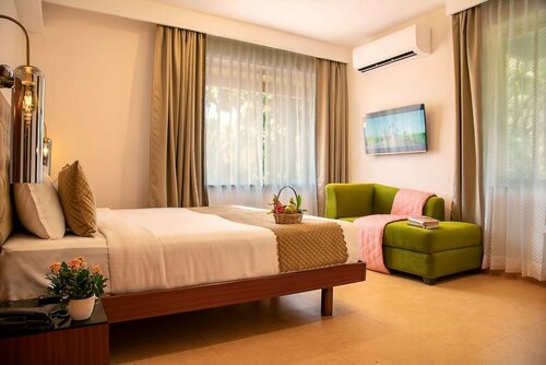 Гостиница Treehouse Silken Sands Hotel в Бенаулиме