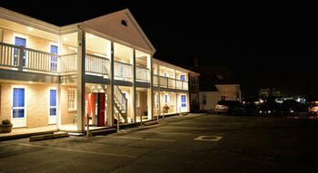 Гостиница Cape Cod Harbor House Inn в Гианнисе