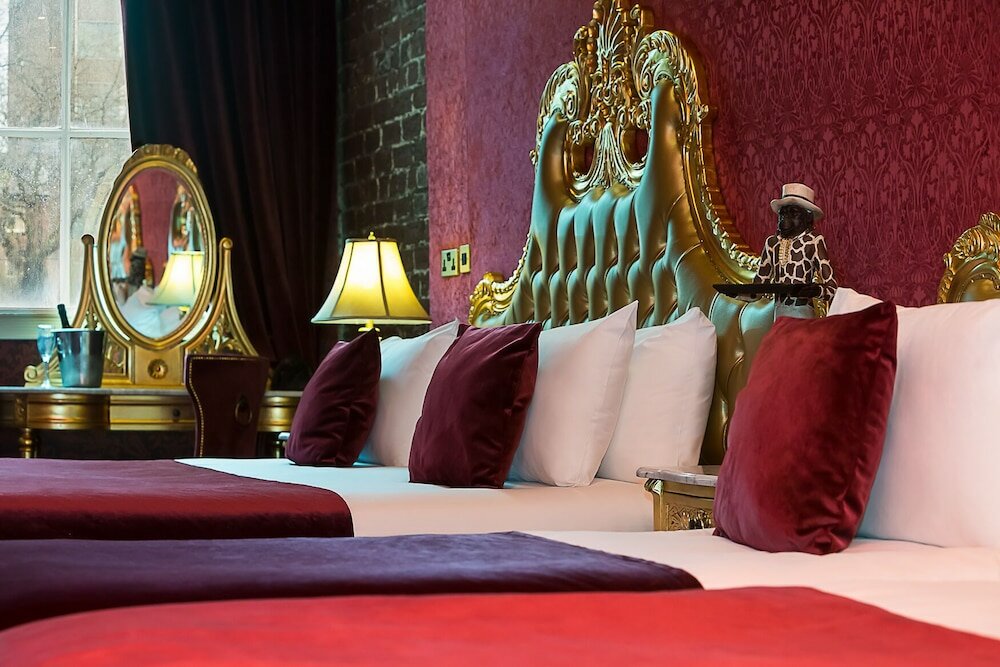 Фото The Dixie Dean Hotel