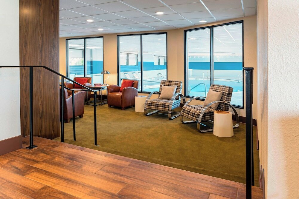 Фото Four Points by Sheraton Milwaukee Airport