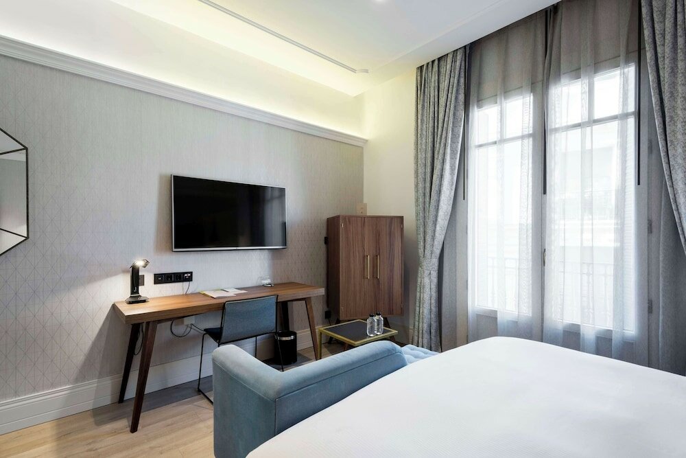 Фото DoubleTree by Hilton Madrid - Prado