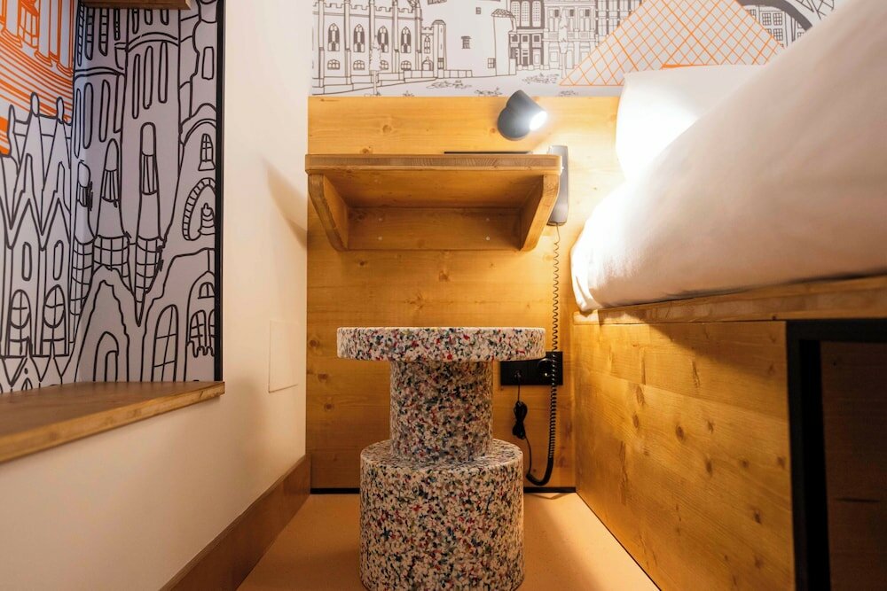 Фото EasyHotel Barcelona La Sagrera