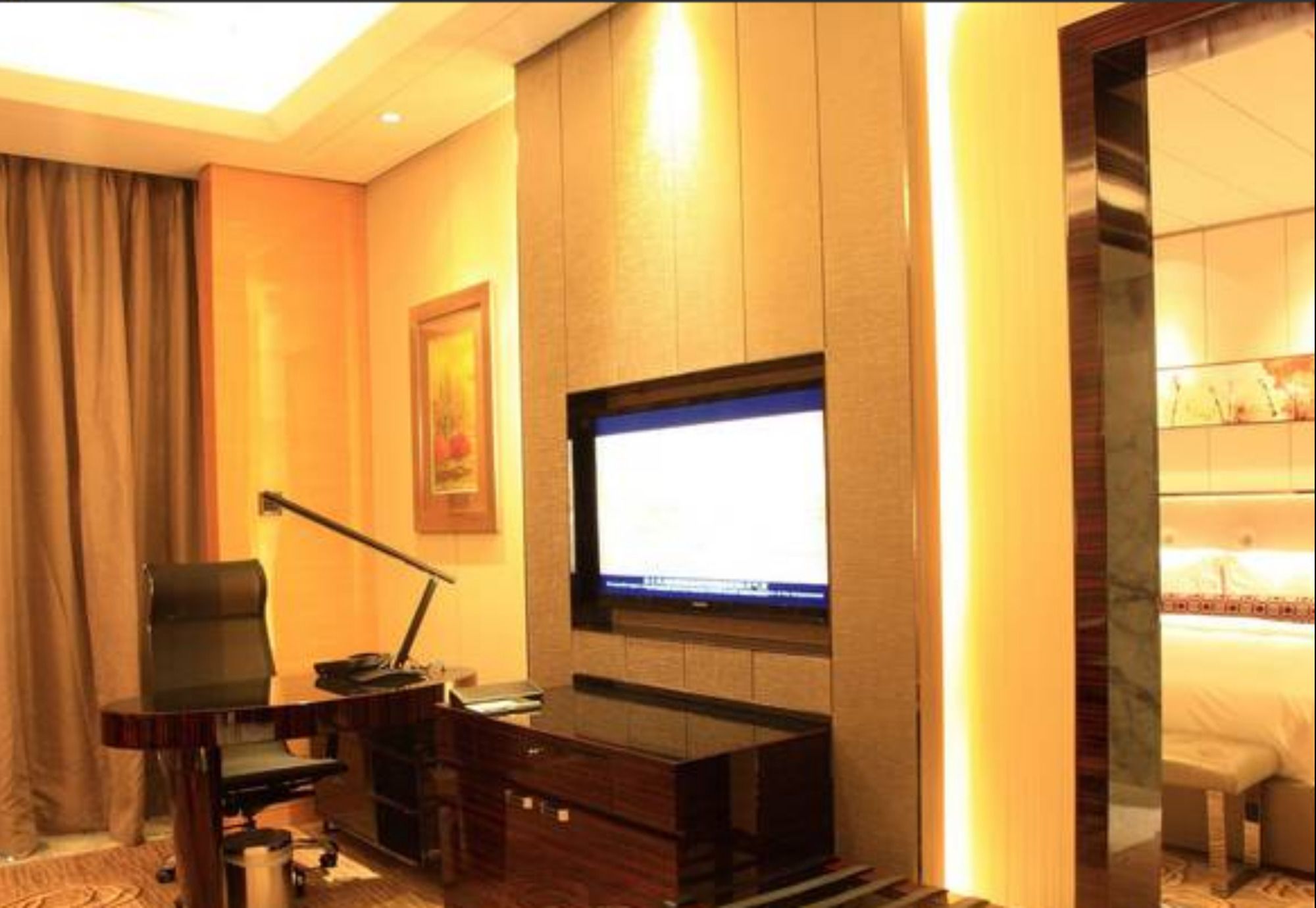 Фото Vaya International Hotel