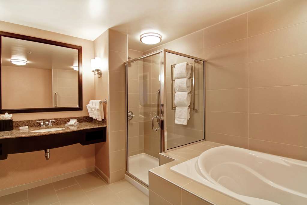 Фото Hilton Garden Inn Woodbridge