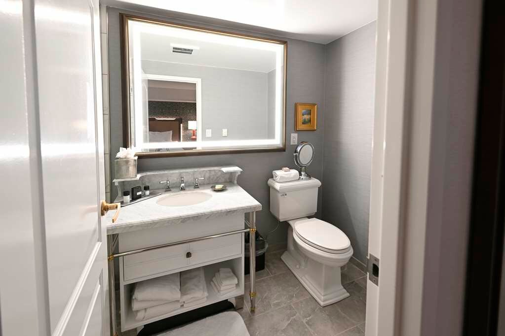 Фото Hotel Roanoke & Conference Ctr, Curio Collection by Hilton