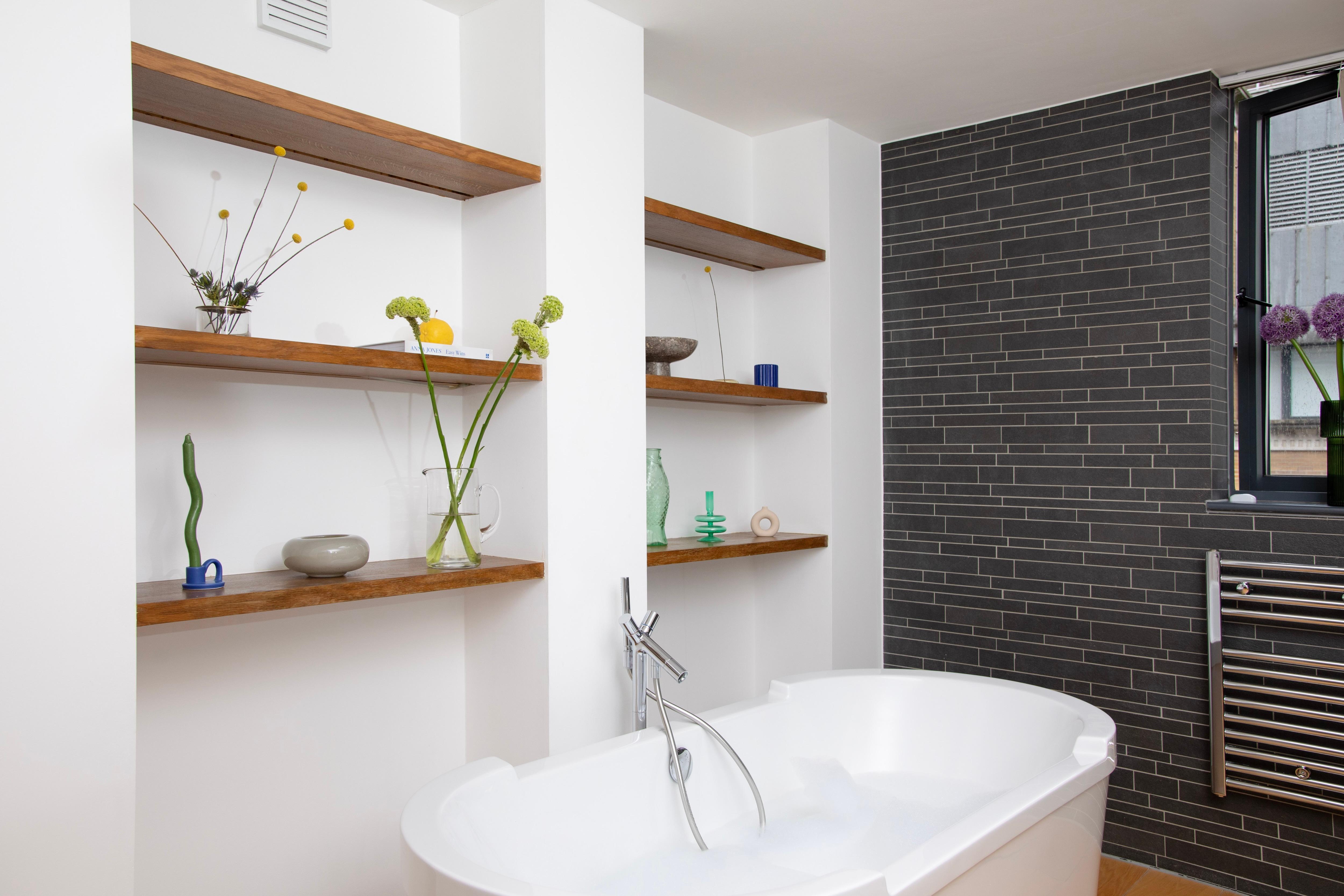 Фото Bob W Tower Hill Studios