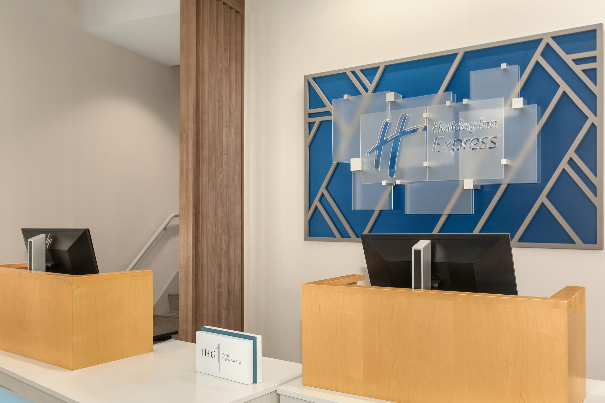 Фото Holiday Inn Express Vancouver Airport Richmond