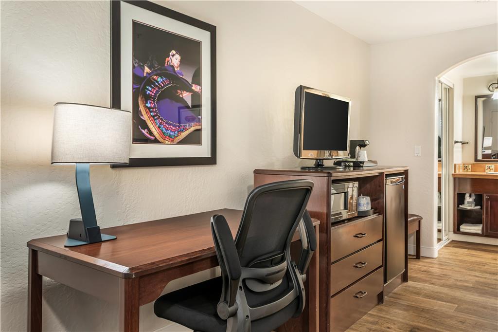 Фото Best Western Rose Garden Inn
