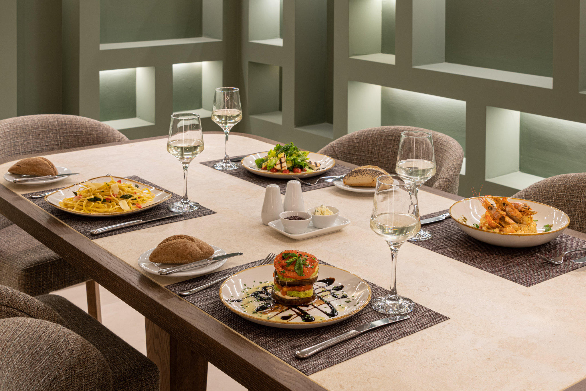 Фото Holiday Inn Thessaloniki, an Ihg Hotel