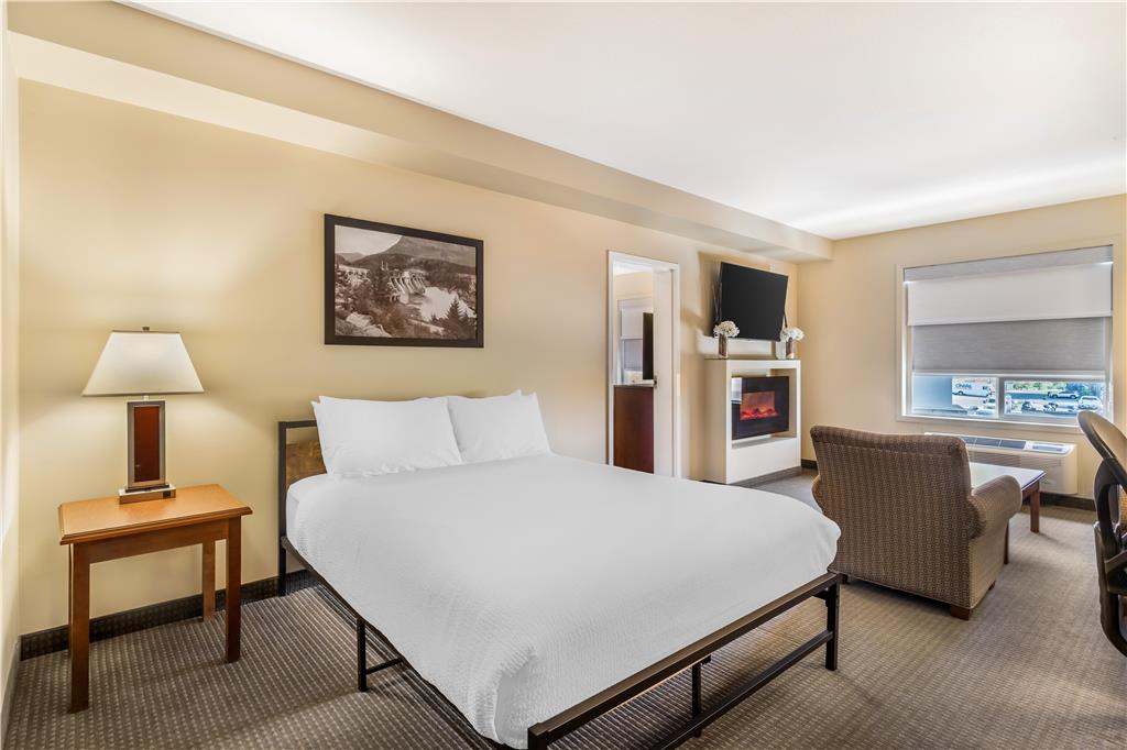 Фото Best Western Plus Service Inn & Suites