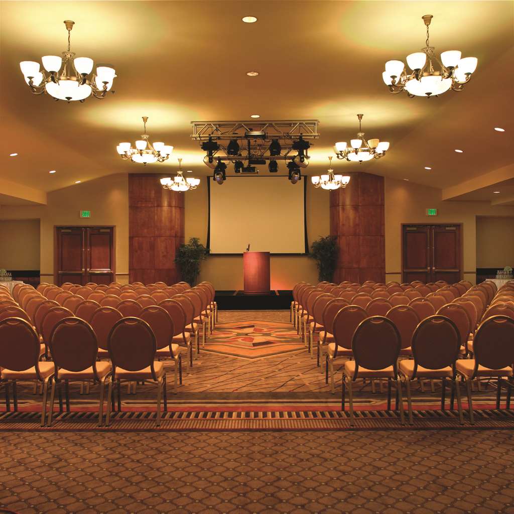 Фото DoubleTree by Hilton Claremont