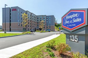 Гостиница Hampton Inn & Suites Boston/Waltham