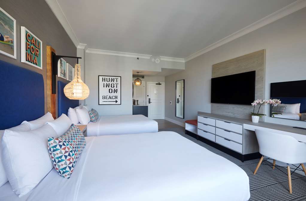 Фото The Waterfront Beach Resort, A Hilton Hotel