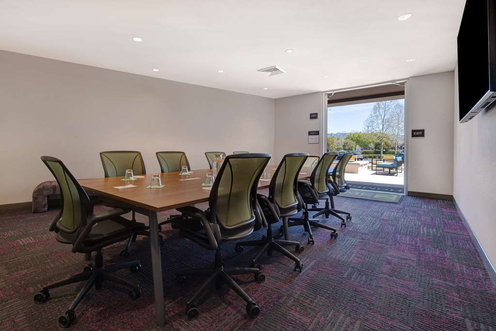 Фото Home2 Suites by Hilton Petaluma