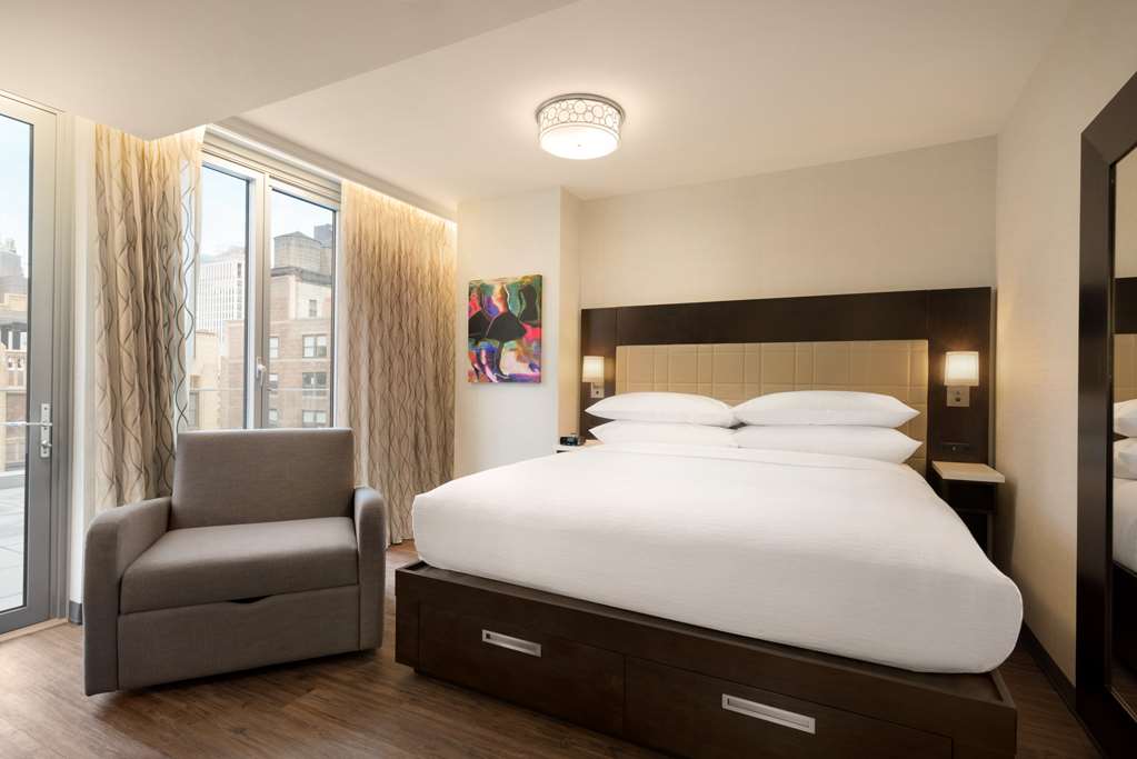 Фото Embassy Suites by Hilton New York Manhattan Times Square