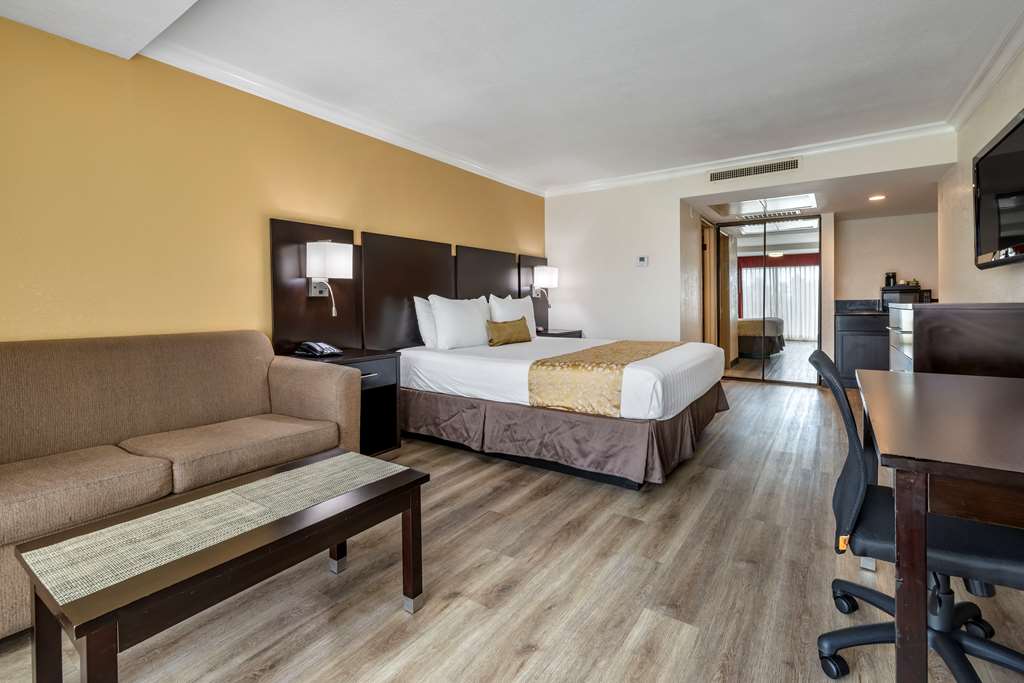 Фото Best Western Plus South Bay Hotel