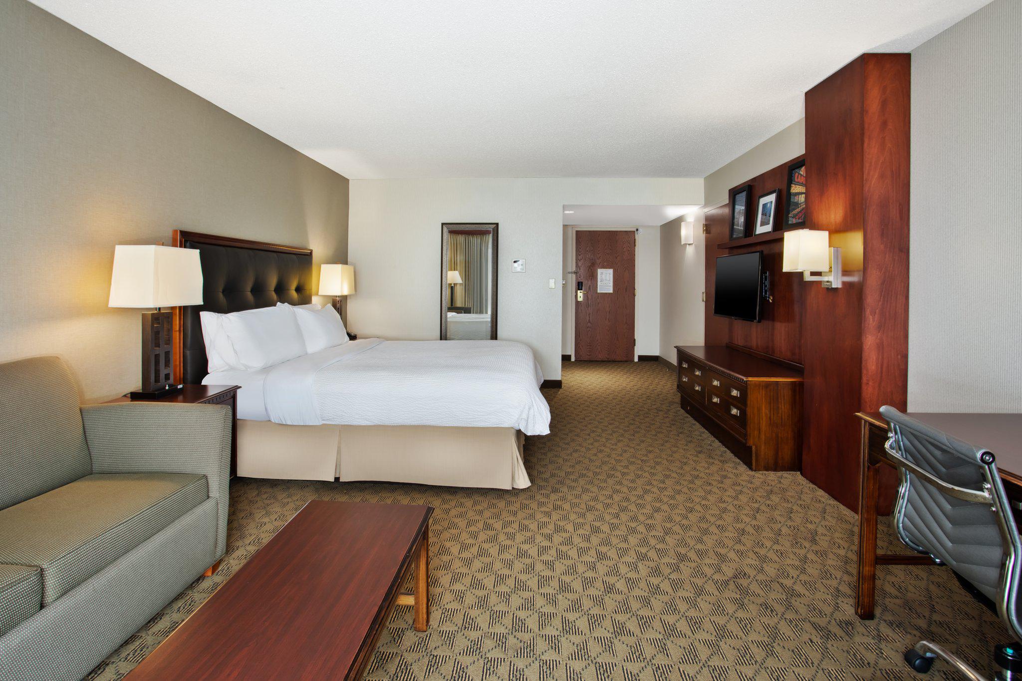 Фото Holiday Inn University Plaza-Bowling Green, an Ihg Hotel