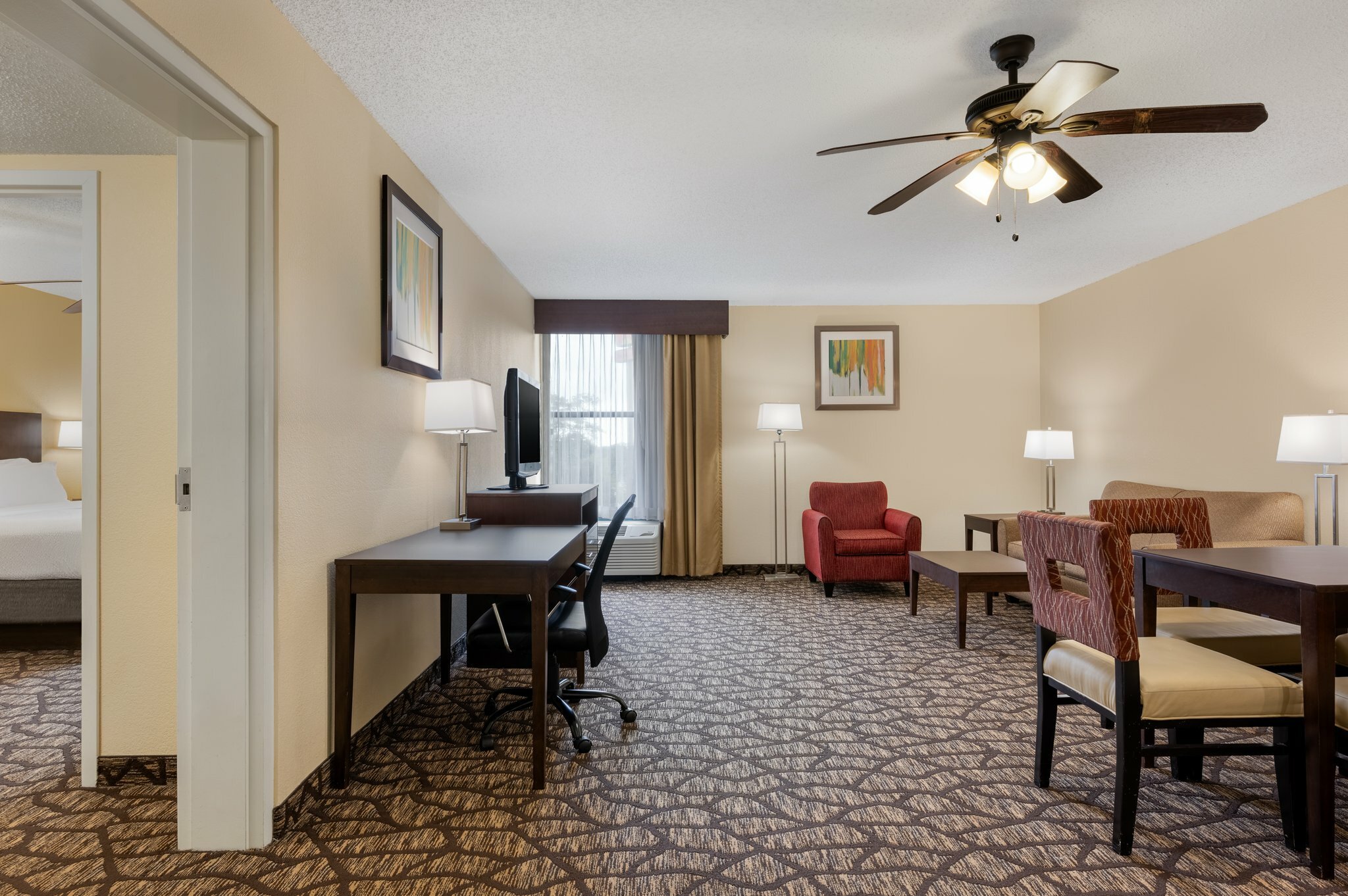 Фото Holiday Inn Express Tallahassee - I-10 E, an Ihg Hotel