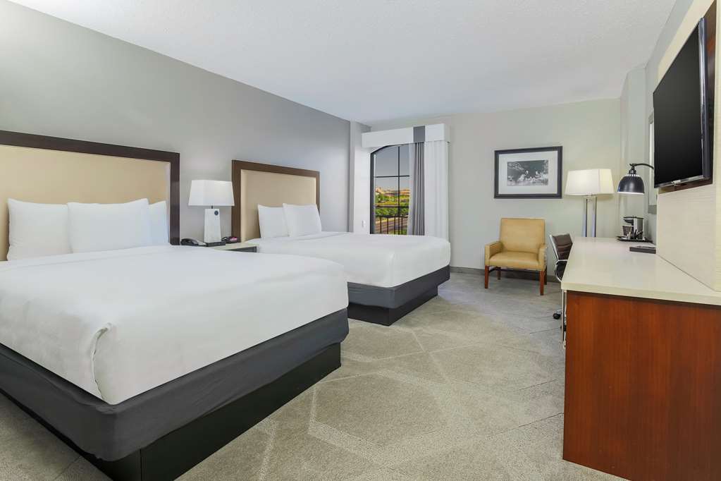 Фото DoubleTree by Hilton Austin - University Area