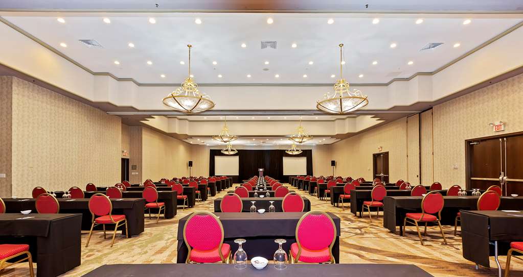 Фото Doubletree by Hilton Whittier Los Angeles