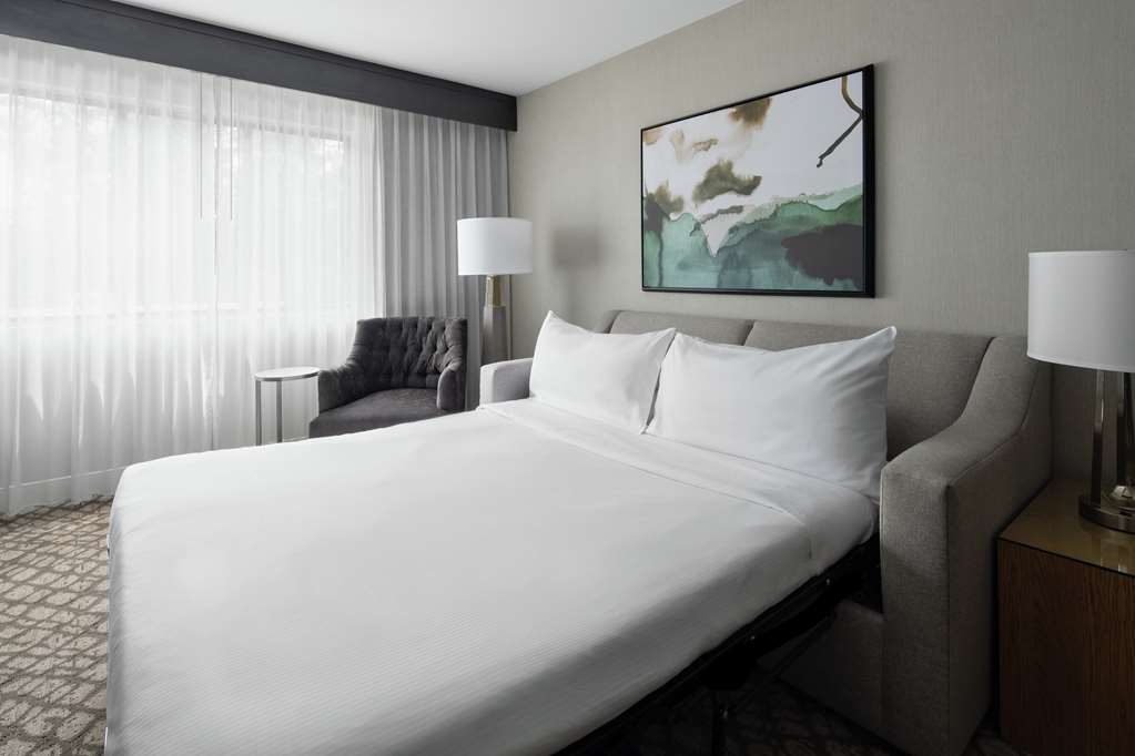 Фото DoubleTree Suites by Hilton Hotel Charlotte - SouthPark