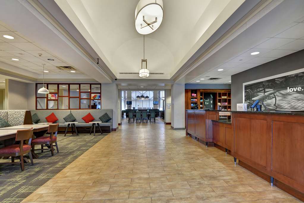 Фото Hampton Inn & Suites Newark-Harrison-Riverwalk