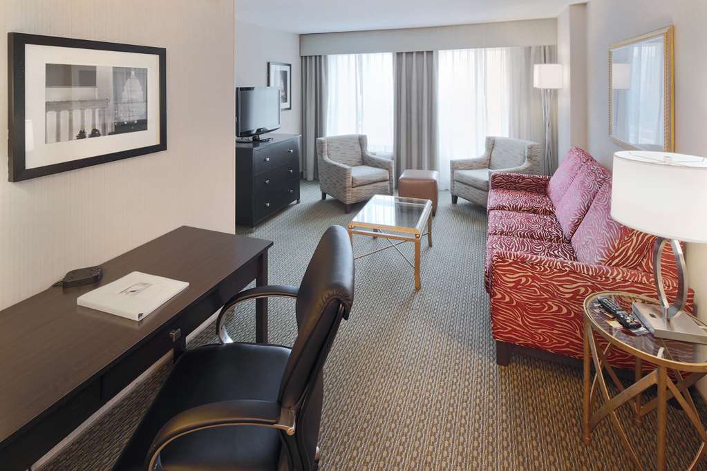 Фото Hampton Inn & Suites Arlington Crystal City Dca