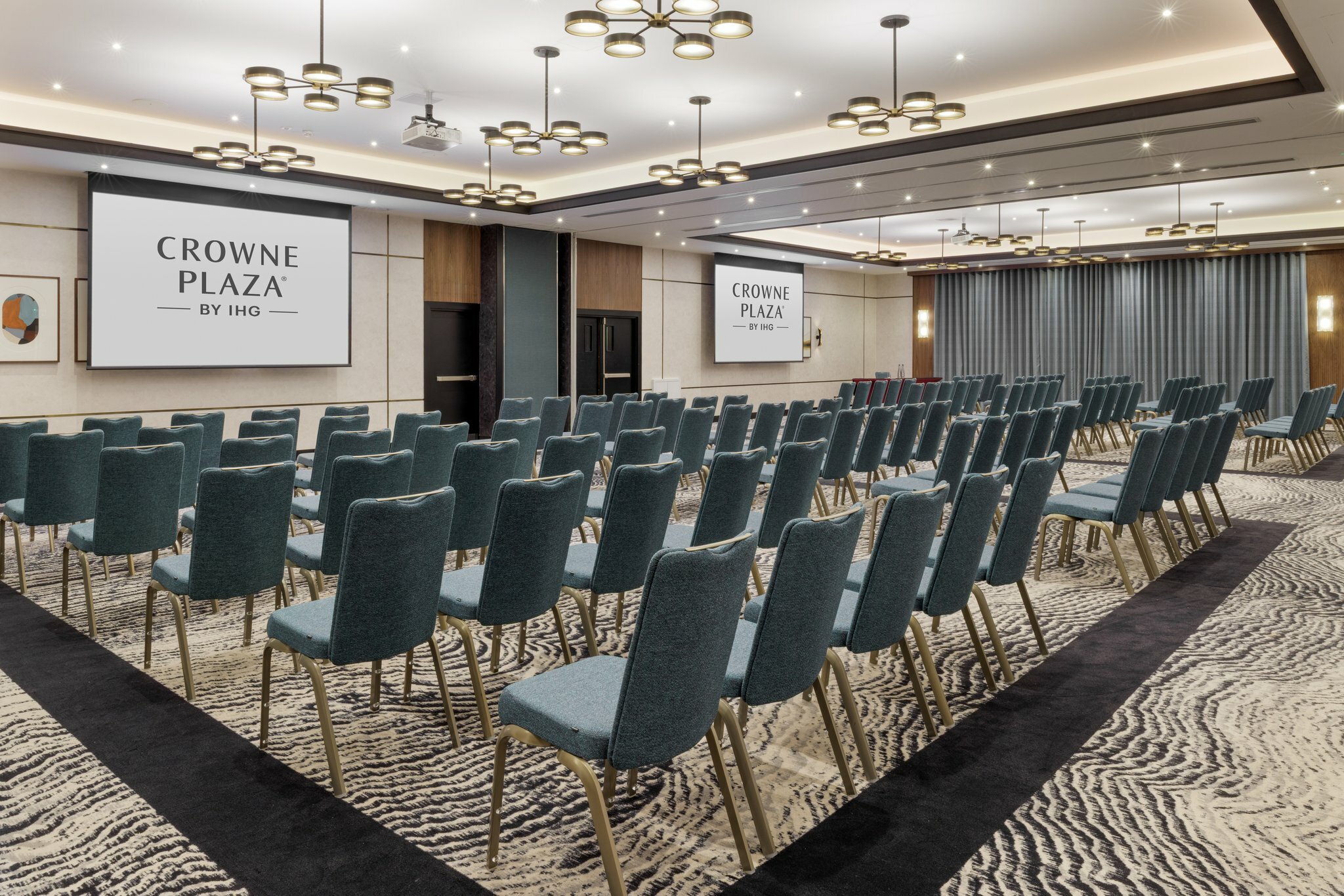Фото Crowne Plaza London - Gatwick Airport