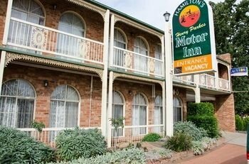 Гостиница Hamilton's Henry Parkes Motor Inn, Parkes в Парксе