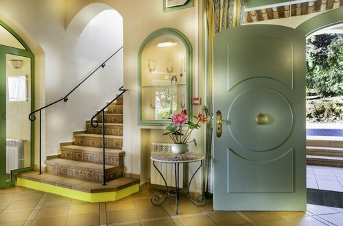 Гостиница La Romarine в Драгиньяне