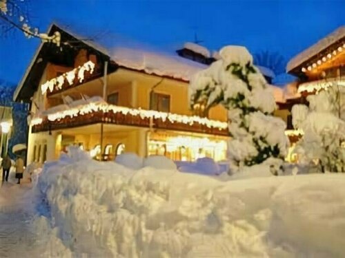 Гостиница Landhotel Böld and Restaurant Uhrmacher Oberammergau в Обераммергау