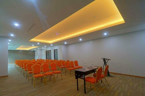 Гостиница Java Lotus Hotel Jember в Джембере