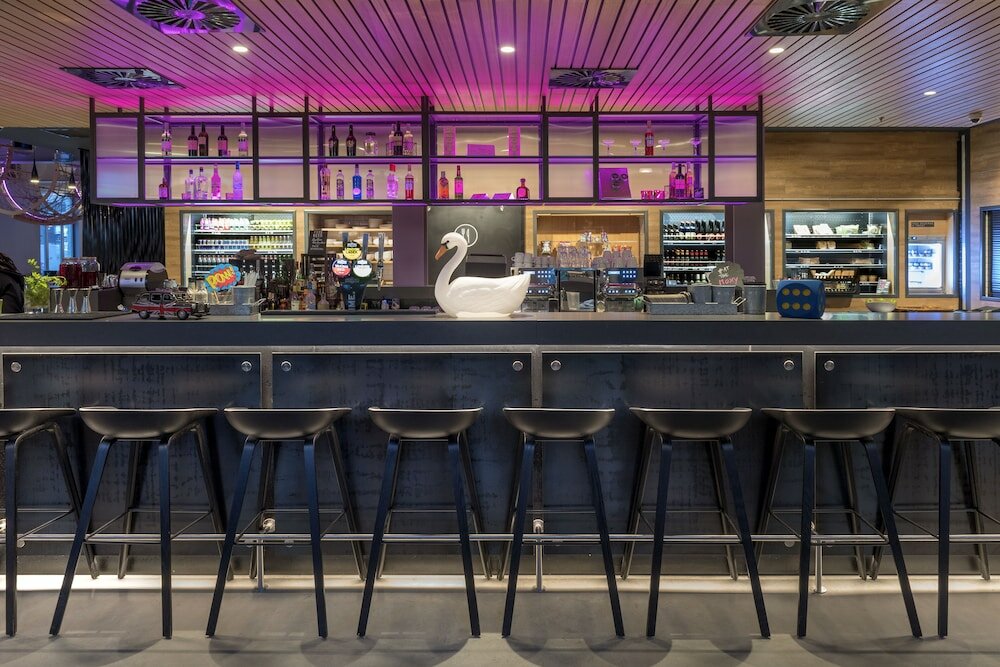 Фото Moxy Southampton