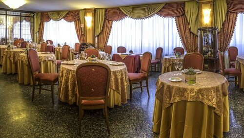 Гостиница Hotel La Bussola в Новаре