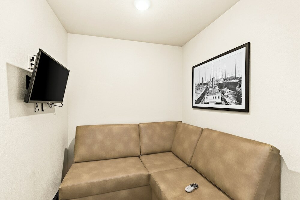 Фото Cobblestone Hotel & Suites - Two Rivers
