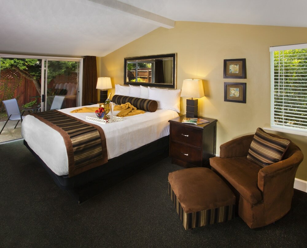 Фото Monterey Peninsula Inn