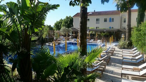 Гостиница Hotel La Piscine в Ле-Лаванду