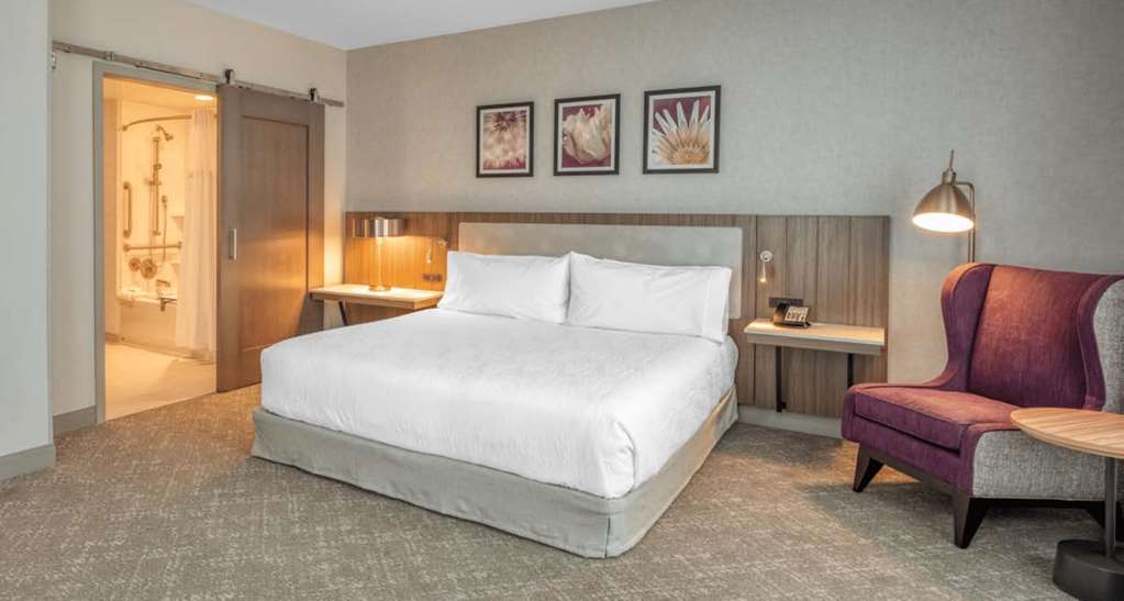 Фото Hilton Garden Inn Boston Logan Airport