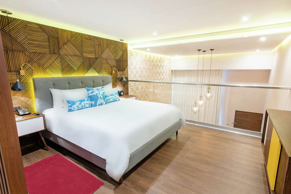 Фото Апартаменты The Fives Downtown Hotel & Residences, Curio Collection by Hilton