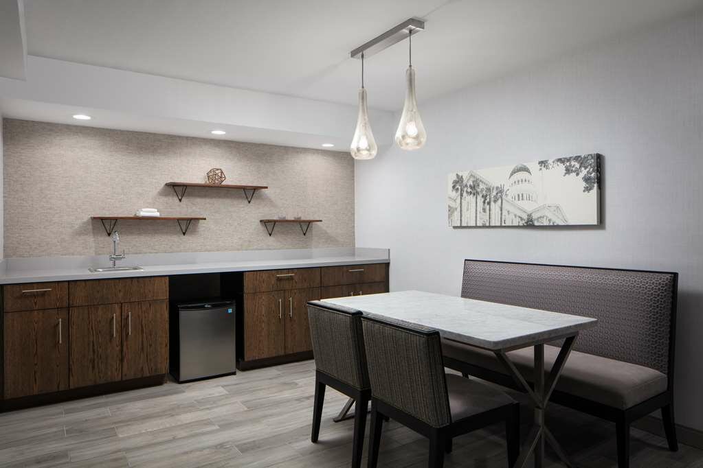 Фото Doubletree by Hilton Sacramento
