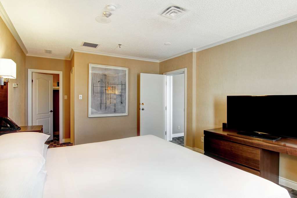 Фото DoubleTree by Hilton Hotel Toronto Downtown