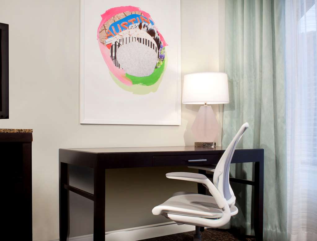 Фото Hilton Garden Inn Austin Downtown